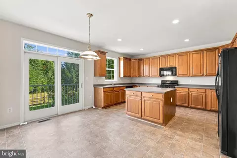 Kitchen - 8373 Tenbrook Dr, Gainesville, VA 20156 photo 2 of 10