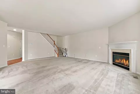 Living - 8373 Tenbrook Dr, Gainesville, VA 20156 photo 10 of 10