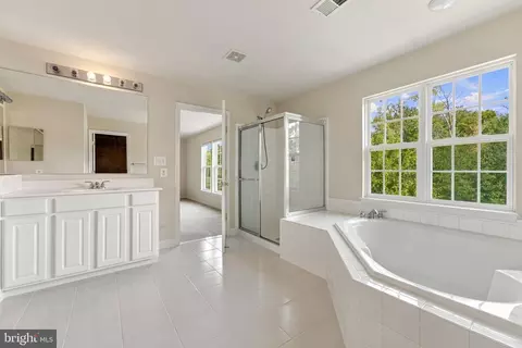 Bath - 8373 Tenbrook Dr, Gainesville, VA 20156 photo 3 of 6