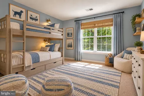 Bedroom - 8373 Tenbrook Dr, Gainesville, VA 20156 photo 5 of 8