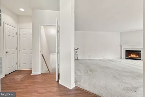 Entry Way - 8373 Tenbrook Dr, Gainesville, VA 20156 photo 7 of 12