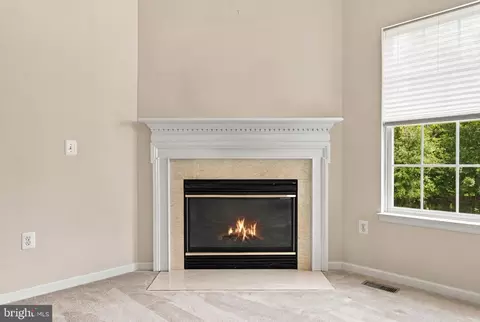 Living - 8373 Tenbrook Dr, Gainesville, VA 20156 photo 8 of 10