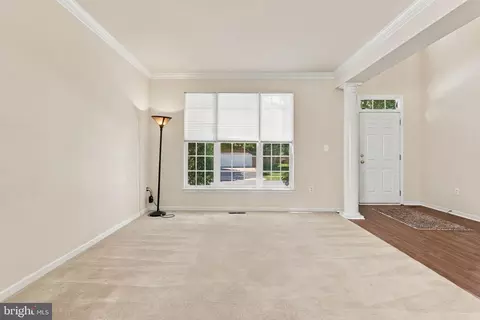 Living - 8373 Tenbrook Dr, Gainesville, VA 20156 photo 2 of 10