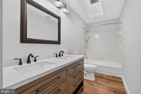 Bath - 6367 Etheridge Ln, Manassas, VA 20112 photo 6 of 6
