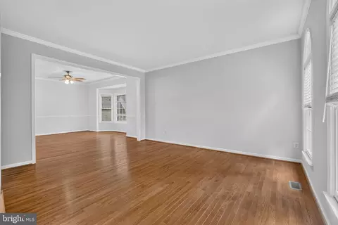 Living - 6367 Etheridge Ln, Manassas, VA 20112 photo 5 of 7