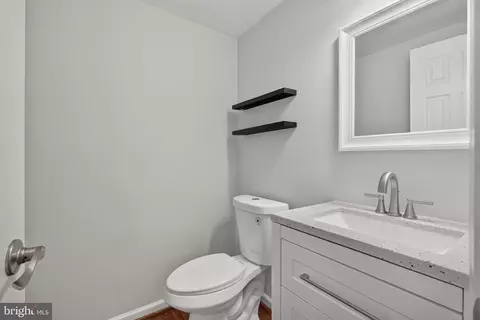 Bath - 6367 Etheridge Ln, Manassas, VA 20112 photo 1 of 6