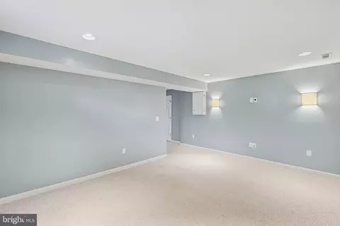 Living - 18213 Jillian Ln, Triangle, VA 22172 photo 7 of 7