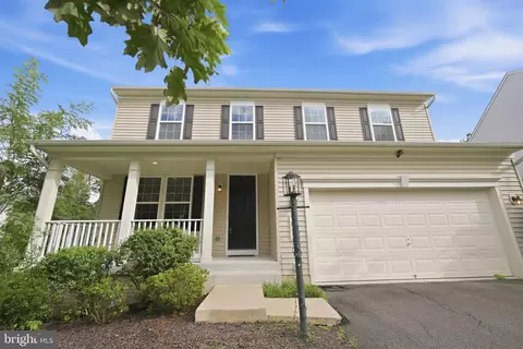 Exterior - 18213 Jillian Ln, Triangle, VA 22172 photo 3 of 5