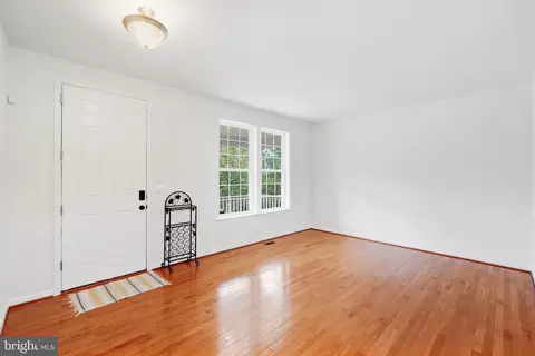 Living - 18213 Jillian Ln, Triangle, VA 22172 photo 1 of 7