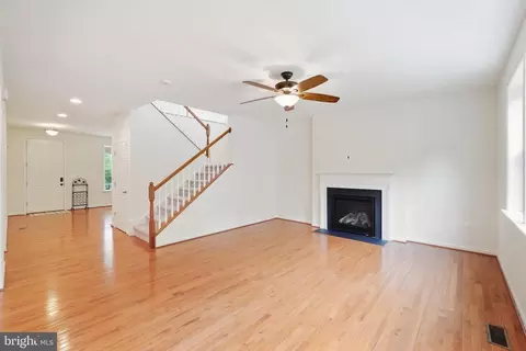 Living - 18213 Jillian Ln, Triangle, VA 22172 photo 4 of 7