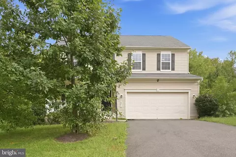 Exterior - 18213 Jillian Ln, Triangle, VA 22172 photo 2 of 5