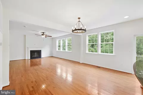 Living - 18213 Jillian Ln, Triangle, VA 22172 photo 6 of 7