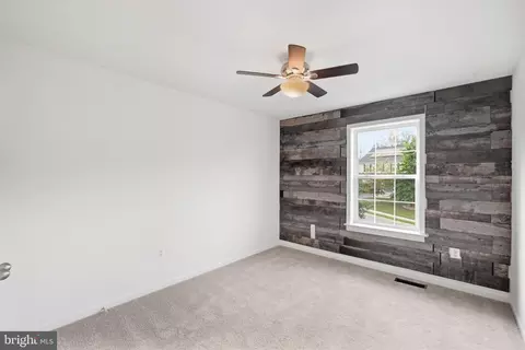 Entry Way - 18213 Jillian Ln, Triangle, VA 22172 photo 4 of 6