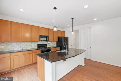 Kitchen - 18213 Jillian Ln, Triangle, VA 22172 photo 2 of 2