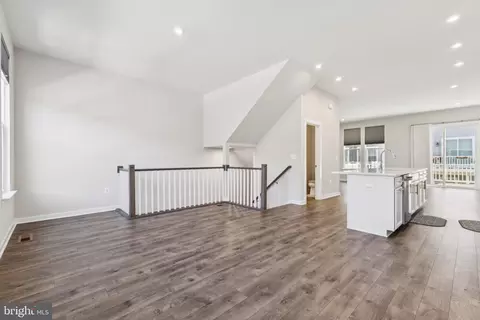 Entry Way - 1697 Beech Leaf St, Dumfries, VA 22026 photo 6 of 9