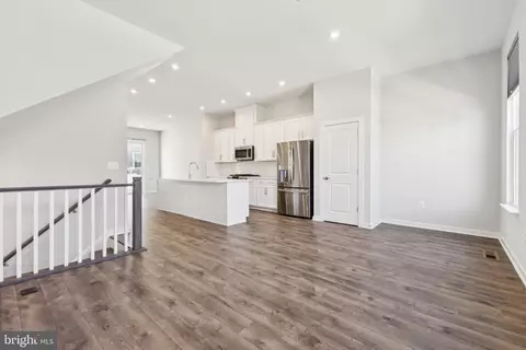 Entry Way - 1697 Beech Leaf St, Dumfries, VA 22026 photo 5 of 9