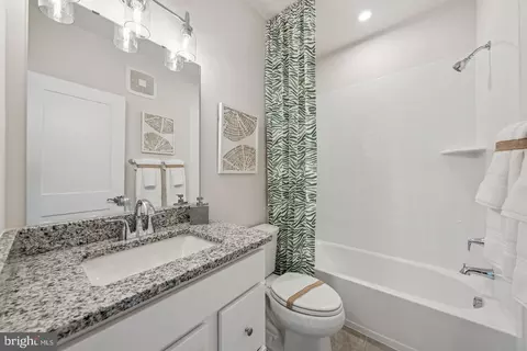 Bath - 8564 Lovelace St, Manassas, VA 20109 photo 1 of 1