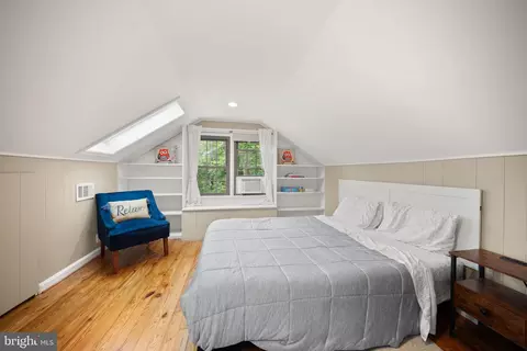 Bedroom - 18323 Sharon Rd, Triangle, VA 22172 photo 7 of 9