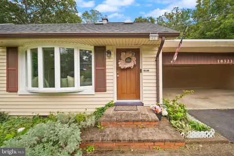 Exterior - 18323 Sharon Rd, Triangle, VA 22172 photo 3 of 12
