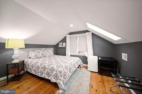 Bedroom - 18323 Sharon Rd, Triangle, VA 22172 photo 5 of 9