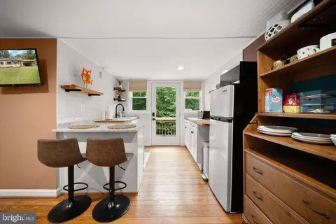 Entry Way - 18323 Sharon Rd, Triangle, VA 22172 photo 2 of 2