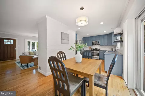 Dining - 18323 Sharon Rd, Triangle, VA 22172 photo 1 of 1