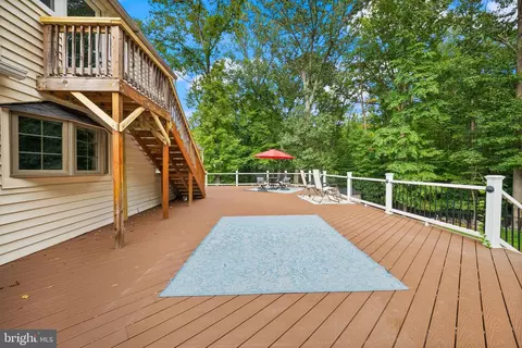 Exterior - 18323 Sharon Rd, Triangle, VA 22172 photo 7 of 12
