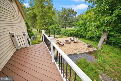 Exterior - 18323 Sharon Rd, Triangle, VA 22172 photo 8 of 12