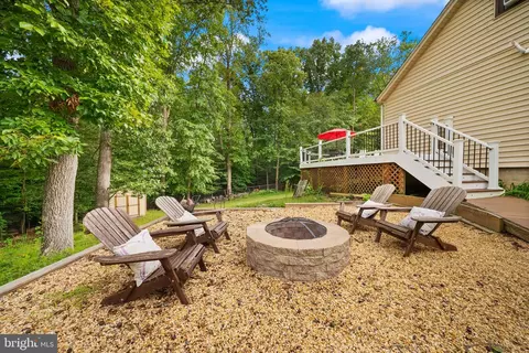 Exterior - 18323 Sharon Rd, Triangle, VA 22172 photo 11 of 12