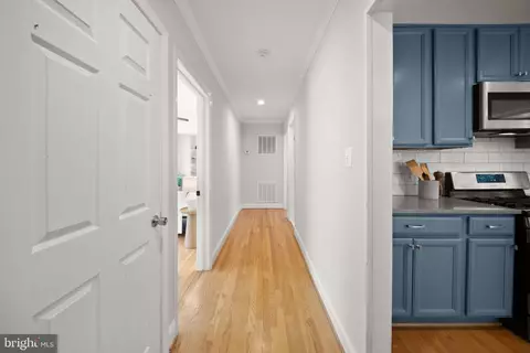Entry Way - 18323 Sharon Rd, Triangle, VA 22172 photo 1 of 2