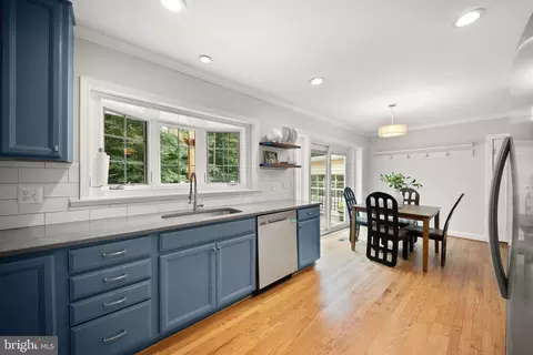 Kitchen - 18323 Sharon Rd, Triangle, VA 22172 photo 3 of 3