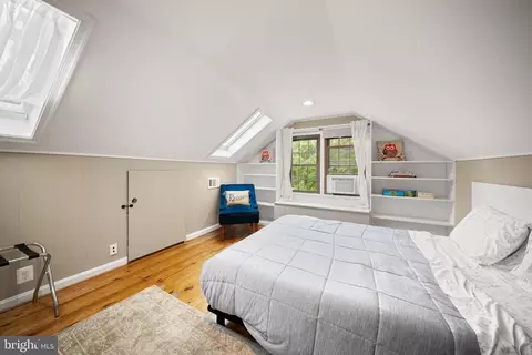 Bedroom - 18323 Sharon Rd, Triangle, VA 22172 photo 8 of 9