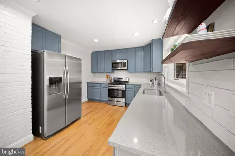 Kitchen - 18323 Sharon Rd, Triangle, VA 22172 photo 1 of 3