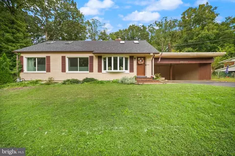 Exterior - 18323 Sharon Rd, Triangle, VA 22172 photo 2 of 12