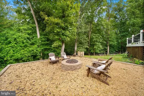 Exterior - 18323 Sharon Rd, Triangle, VA 22172 photo 10 of 12