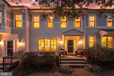 102 Edgehill Dr, Occoquan, VA 22125