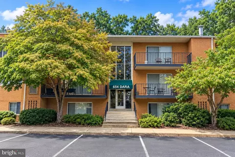 12654 Dara Dr #T2, Woodbridge, VA 22192