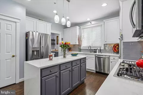 Kitchen - 8958 Junco Ct, Gainesville, VA 20155 photo 2 of 3