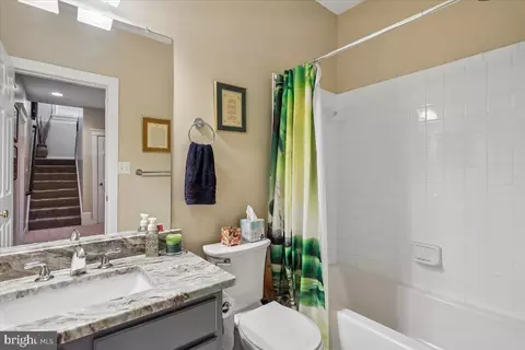 Bath - 8958 Junco Ct, Gainesville, VA 20155 photo 5 of 5