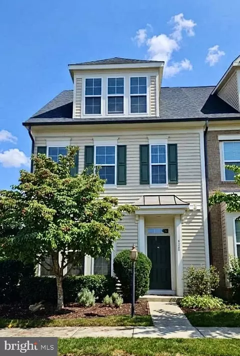 9228 Alvyn Lake Cir, Bristow, VA 20136