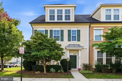 9228 Alvyn Lake Cir, Bristow, VA 20136
