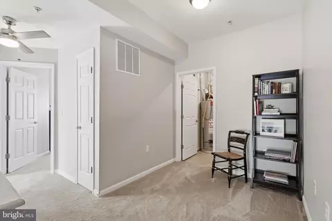 Entry Way - 6803 Hampton Bay Ln, Gainesville, VA 20155 photo 3 of 5