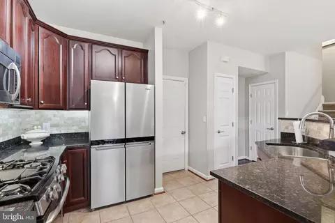 Kitchen - 6803 Hampton Bay Ln, Gainesville, VA 20155 photo 1 of 3
