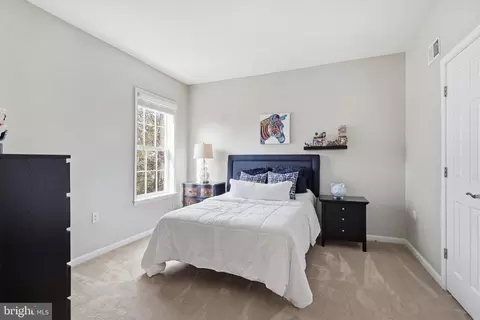 Bedroom - 6803 Hampton Bay Ln, Gainesville, VA 20155 photo 5 of 6