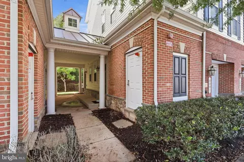 Entry Way - 6803 Hampton Bay Ln, Gainesville, VA 20155 photo 5 of 5