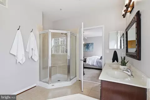 Bath - 6803 Hampton Bay Ln, Gainesville, VA 20155 photo 1 of 3