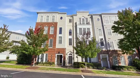 2418 Brookmoor Ln, Woodbridge, VA 22191
