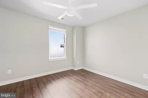 Bedroom - 17433 Spring Cress Dr, Dumfries, VA 22026 photo 5 of 6