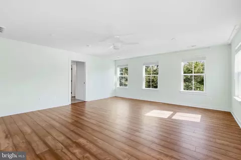 Living - 17433 Spring Cress Dr, Dumfries, VA 22026 photo 4 of 4