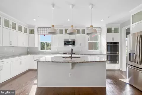 Kitchen - 17433 Spring Cress Dr, Dumfries, VA 22026 photo 2 of 2